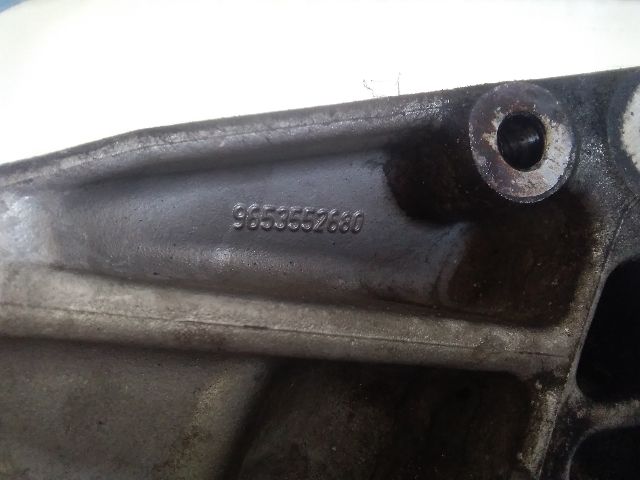 bontott CITROËN C4 PICASSO Jobb első Féltengely Tartó