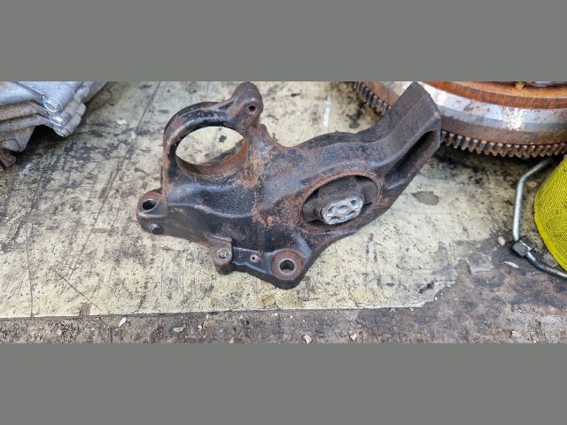 bontott CITROËN C4 PICASSO Jobb első Féltengely Tartó