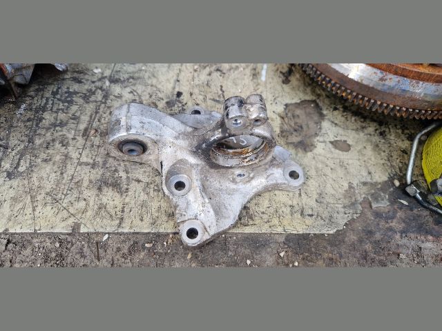 bontott CITROËN C4 PICASSO Jobb első Féltengely Tartó