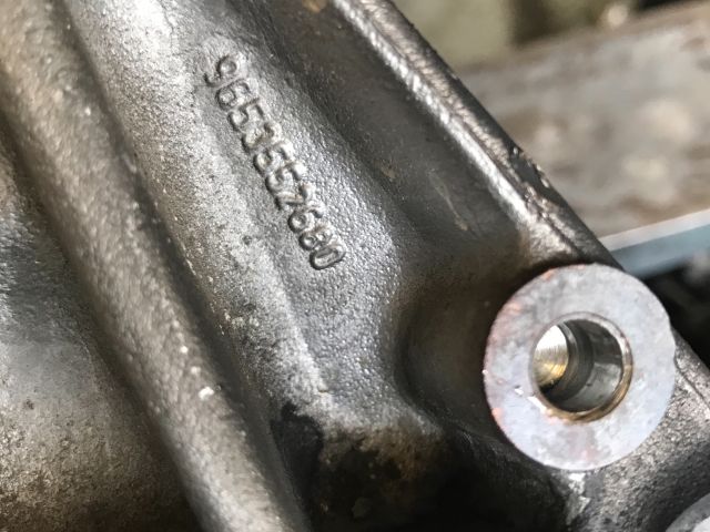 bontott CITROËN C4 PICASSO Jobb első Féltengely Tartó