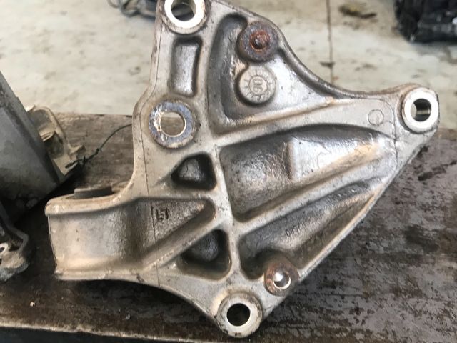 bontott CITROËN C4 PICASSO Jobb első Féltengely Tartó