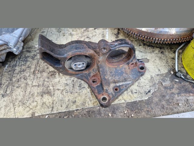 bontott CITROËN C4 PICASSO Jobb első Féltengely Tartó