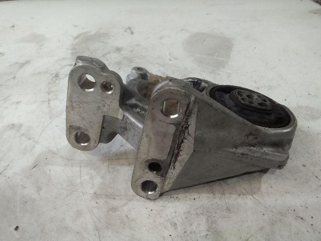 bontott CITROËN C4 PICASSO Jobb első Féltengely Tartó