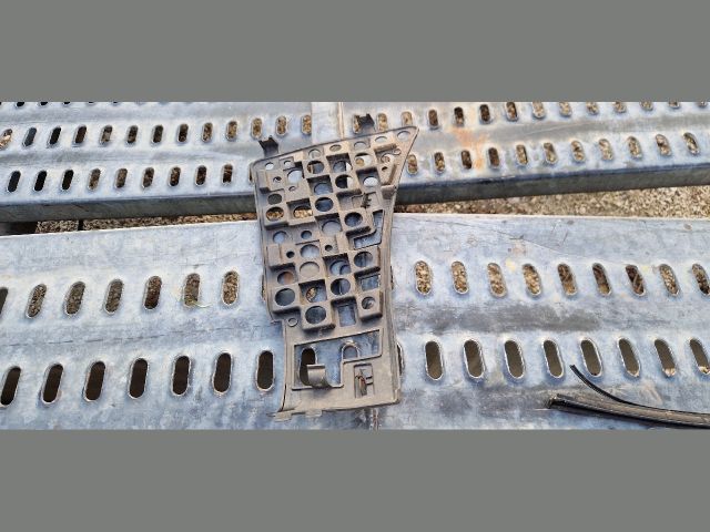 bontott CITROËN C4 PICASSO Jobb első Oldal Lökhárító Tartó (Műanyag)