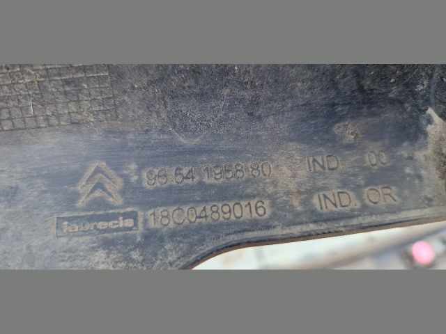 bontott CITROËN C4 PICASSO Jobb első Oldal Lökhárító Tartó (Műanyag)