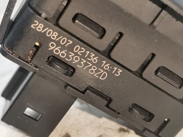 bontott CITROËN C4 PICASSO Jobb hátsó Ablakemelő Kapcsoló