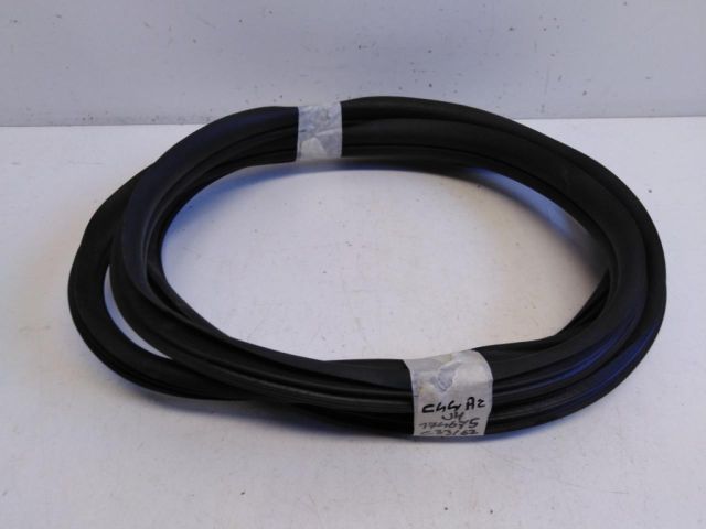 bontott CITROËN C4 PICASSO Jobb hátsó Gumikéder