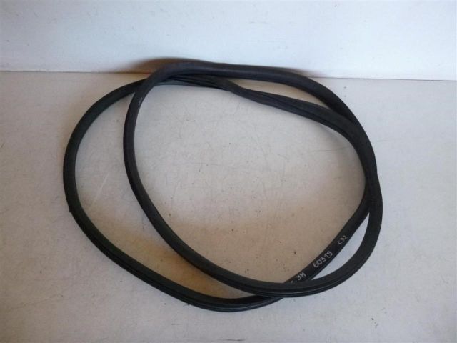 bontott CITROËN C4 PICASSO Jobb hátsó Gumikéder