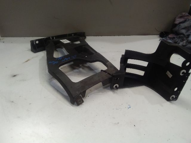 bontott CITROËN C4 PICASSO Jobb hátsó Lökhárító Tartó (Műanyag)