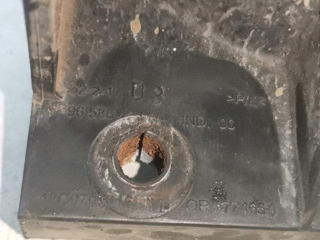 bontott CITROËN C4 PICASSO Jobb Lökhárító Tartó Nyúlványvég