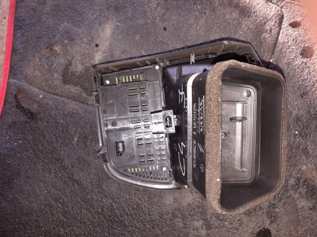 bontott CITROËN C4 PICASSO Jobb Szellőző