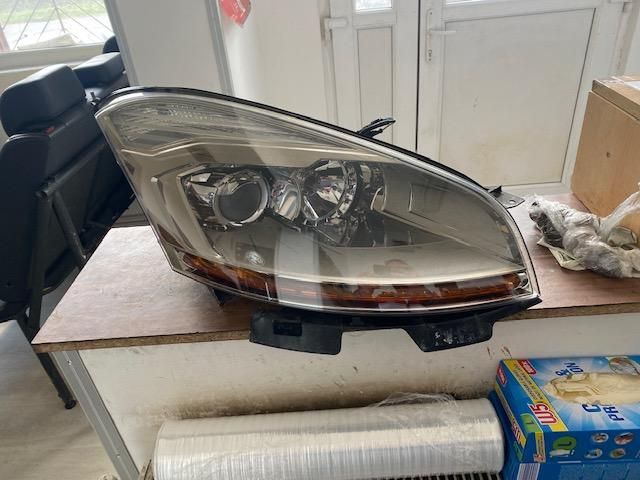 bontott CITROËN C4 PICASSO Jobb Xenon Fényszóró