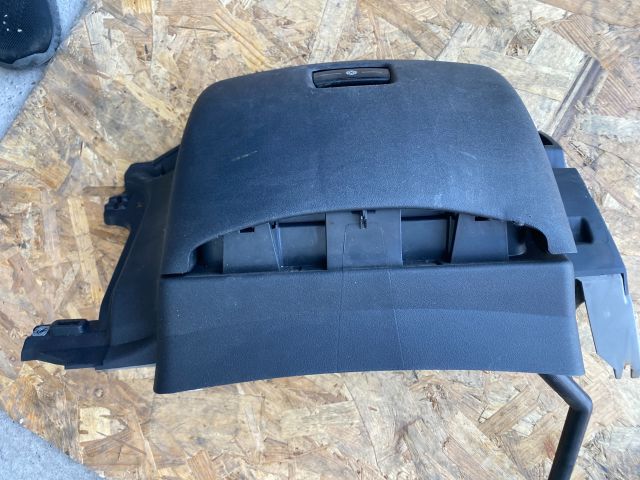 bontott CITROËN C4 PICASSO Kesztyűtartó