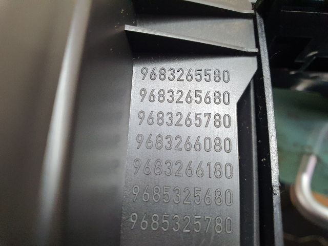 bontott CITROËN C4 PICASSO Középső Szellőző