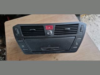 bontott CITROËN C4 PICASSO Középső Szellőző