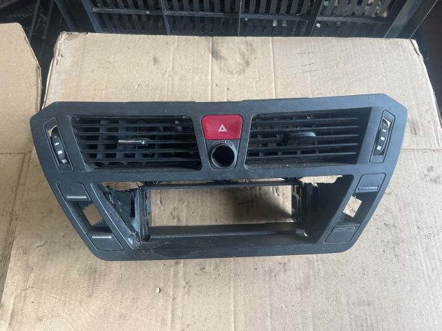 bontott CITROËN C4 PICASSO Középső Szellőző
