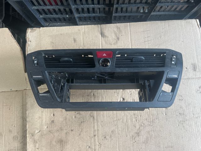 bontott CITROËN C4 PICASSO Középső Szellőző