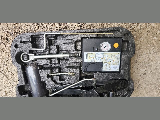 bontott CITROËN C4 PICASSO Szerszámkészlet