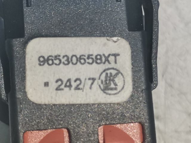 bontott CITROËN C4 PICASSO Tankajtó Nyitó Kar / Gomb