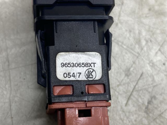 bontott CITROËN C4 PICASSO Tankajtó Nyitó Kar / Gomb