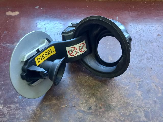 bontott CITROËN C4 PICASSO Tankajtó