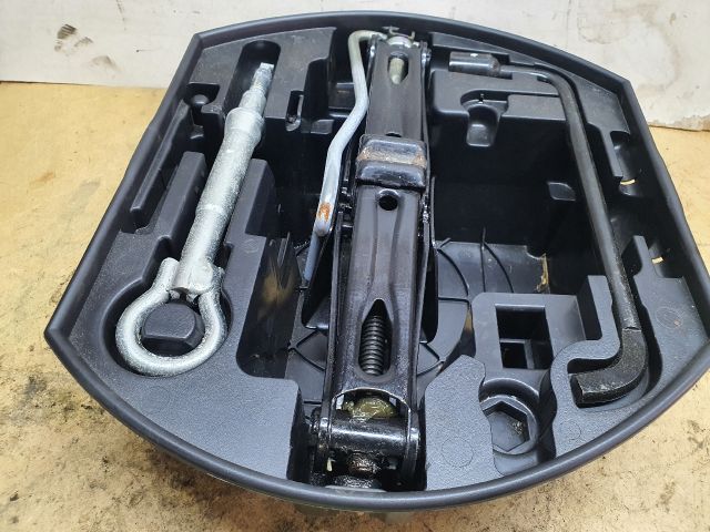 bontott CITROËN C4 Pótkerék Szerszámtartó