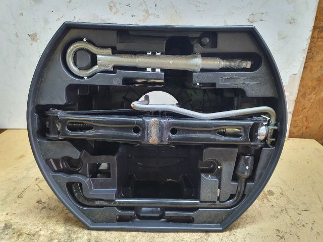 bontott CITROËN C4 Pótkerék Szerszámtartó