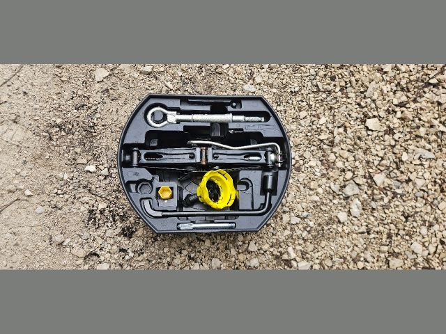 bontott CITROËN C4 Szerszámkészlet