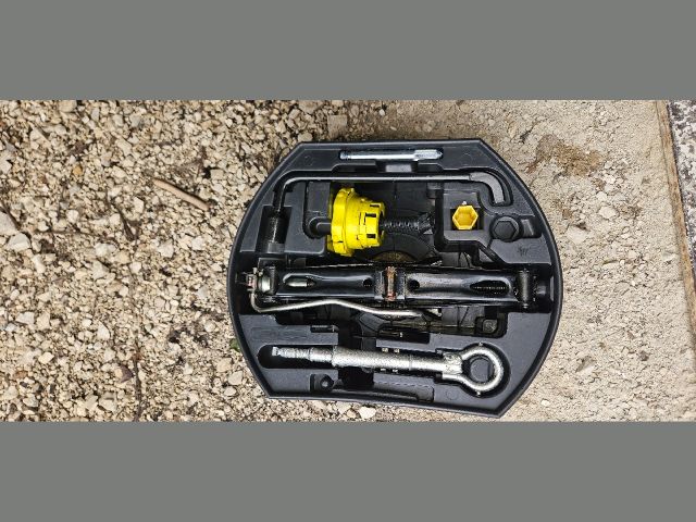 bontott CITROËN C4 Szerszámkészlet