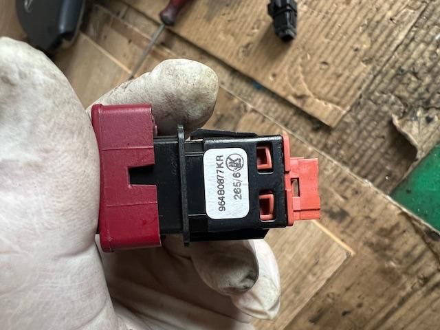 bontott CITROËN C4 Vészvillogó Kapcsoló