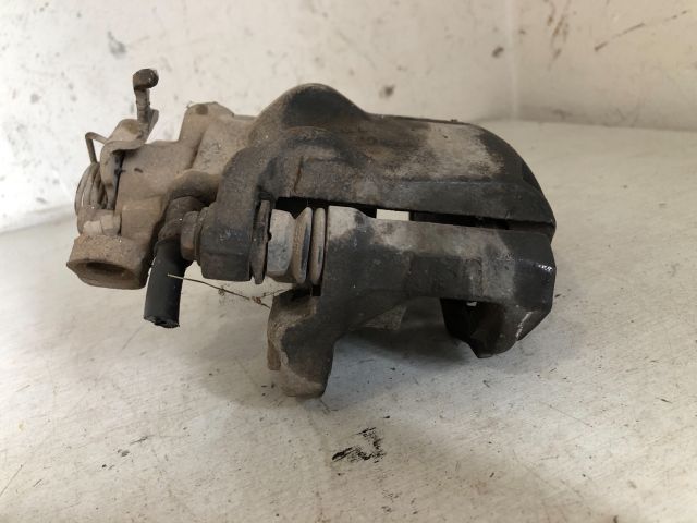 bontott CITROËN C5 Jobb első Féknyereg Munkahengerrel