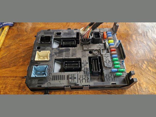 bontott CITROËN C5 Biztosítéktábla Motortér