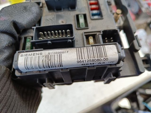 bontott CITROËN C5 Biztosítéktábla Motortér