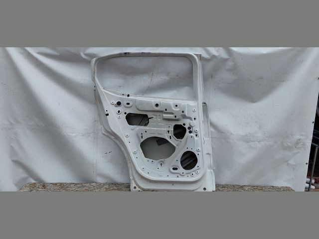 bontott CITROËN C5 AIRCROSS Bal hátsó Ajtó (Üres lemez)