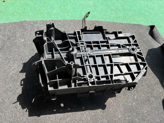 bontott CITROËN C5 Akkumulátor Tartó