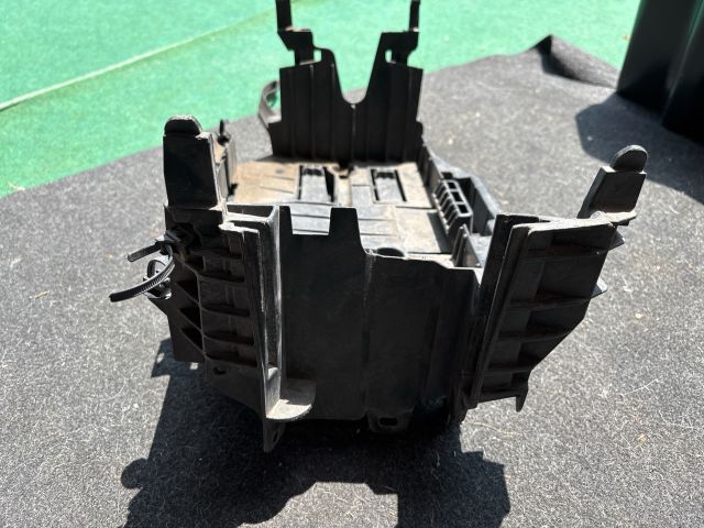 bontott CITROËN C5 Akkumulátor Tartó