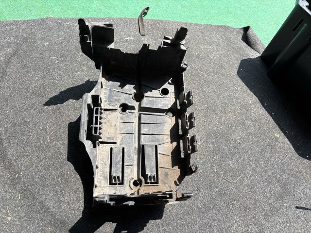 bontott CITROËN C5 Akkumulátor Tartó