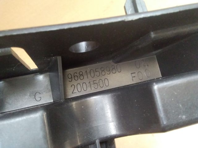 bontott CITROËN C5 Bal első Oldal Lökhárító Tartó (Műanyag)