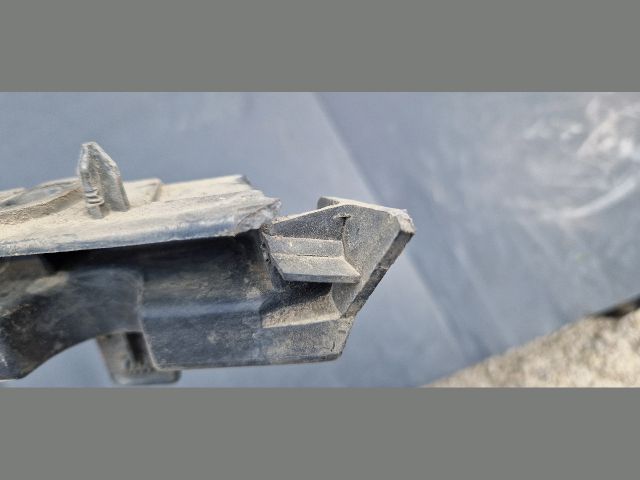 bontott CITROËN C5 Bal első Oldal Lökhárító Tartó (Műanyag)