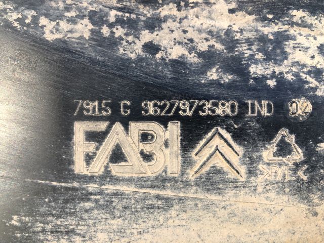 bontott CITROËN C5 Bal hátsó Dobbetét (Kerékjárati, Műanyag)