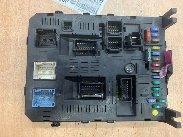 bontott CITROËN C5 Biztosítéktábla Utastér