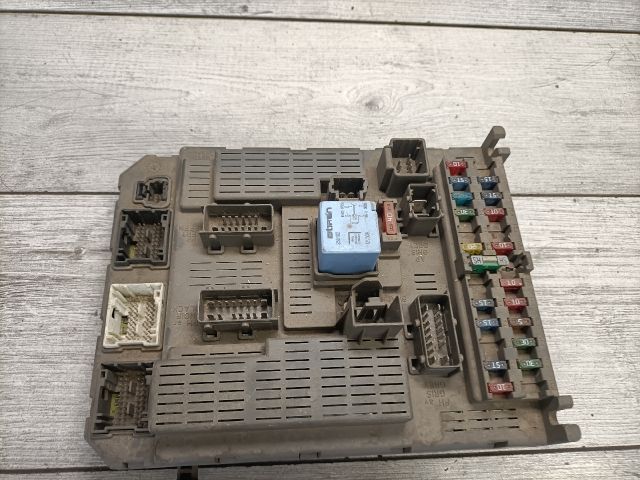 bontott CITROËN C5 Biztosítéktábla Utastér