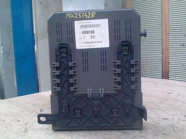 bontott CITROËN C5 Biztosítéktábla Utastér