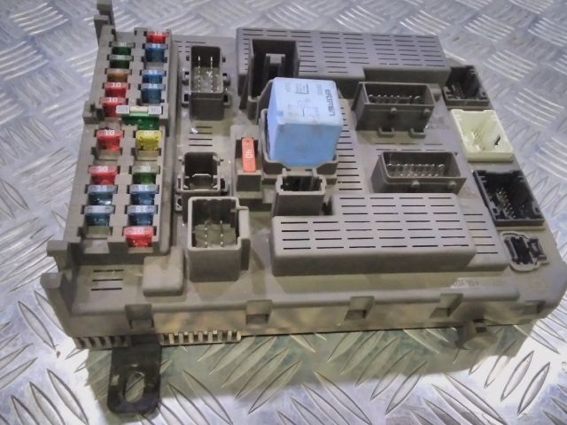 bontott CITROËN C5 Biztosítéktábla Utastér