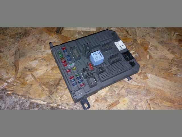 bontott CITROËN C5 Biztosítéktábla Utastér