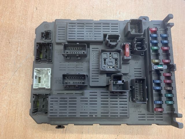 bontott CITROËN C5 Biztosítéktábla Utastér