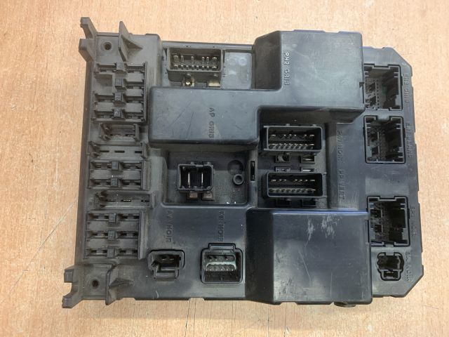 bontott CITROËN C5 Biztosítéktábla Utastér