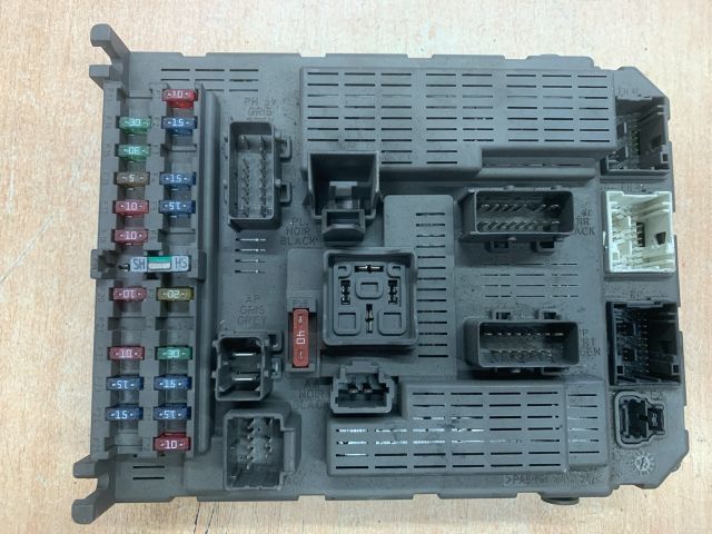 bontott CITROËN C5 Biztosítéktábla Utastér