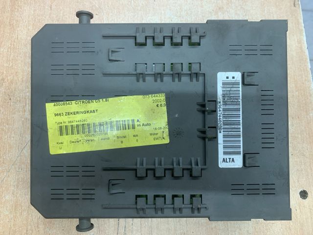 bontott CITROËN C5 Biztosítéktábla Utastér