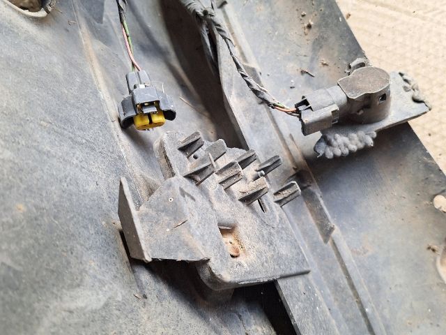 bontott CITROËN C5 Első Lökhárító (Részeivel)